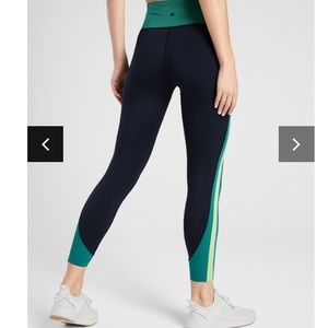 Athleta Crunch Colorblock 7/8 Tight in SuperSonic
